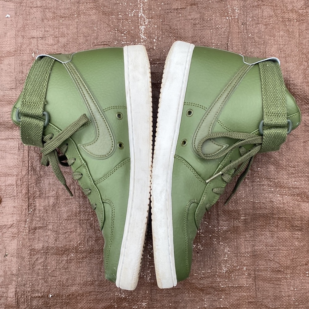 *Like New* Nike Men's Green High-Top Sneakers - Picture 6 of 8